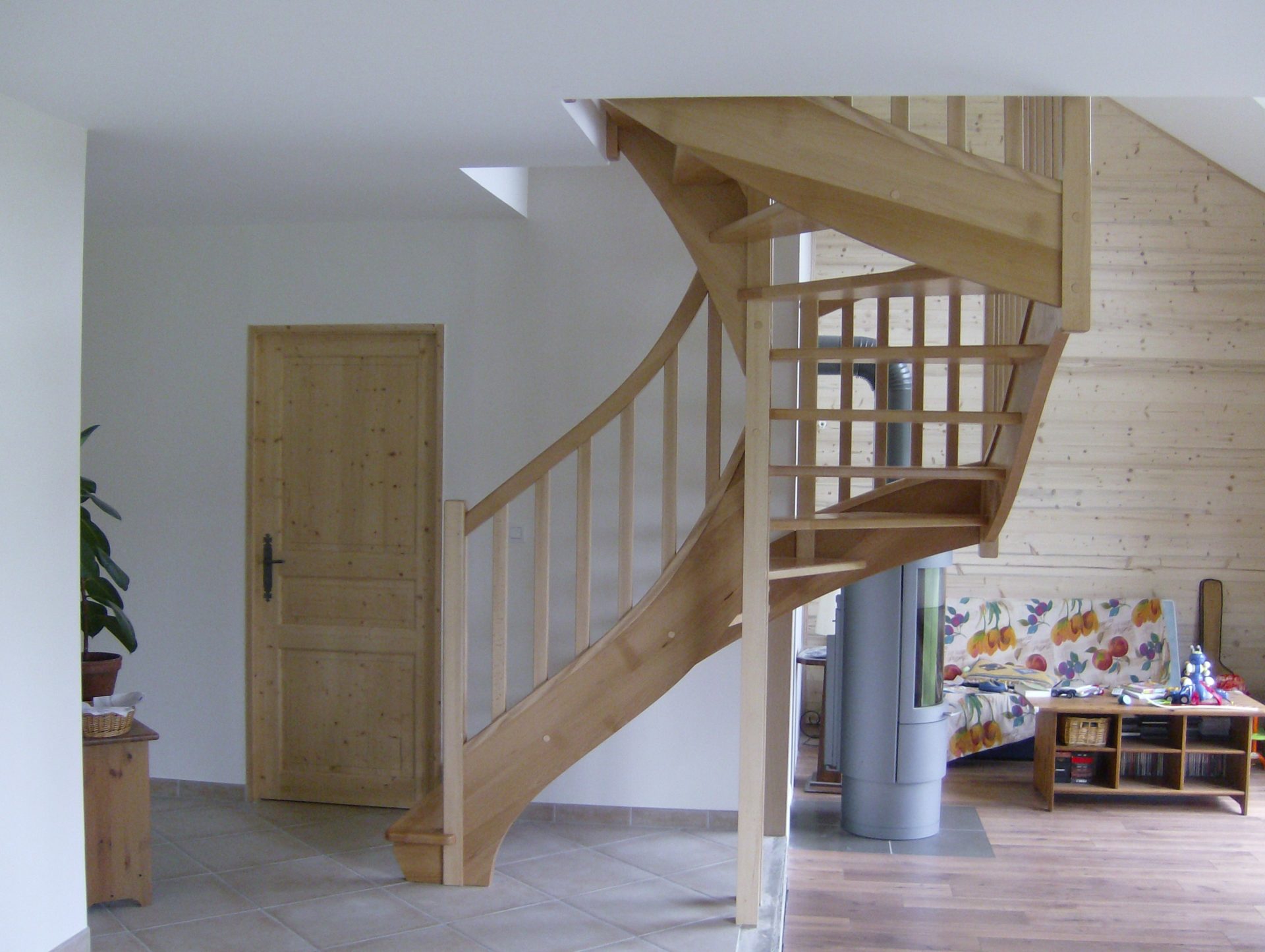 Escalier en bois et rambarde en bois